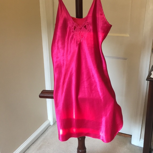 California Dynasty Other - Sleepwear 2 pc set Satiny Fuchsia chemise and robe set